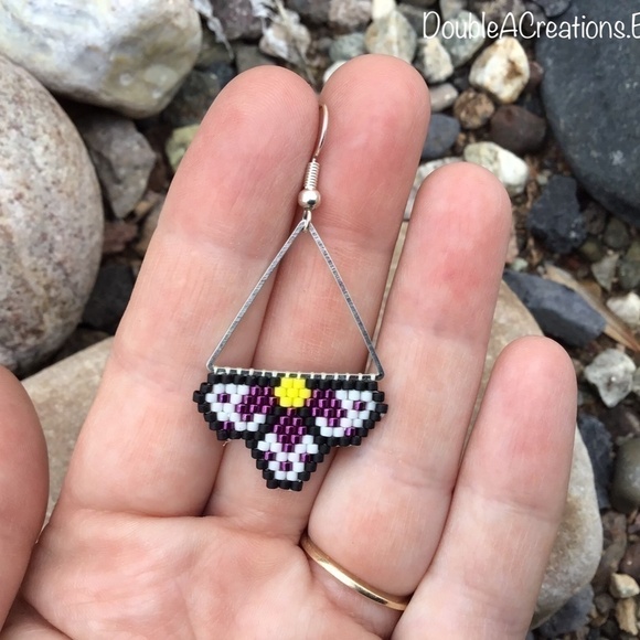 𝅺Purple Flower Triangle Beaded Earrings, New, Handmade by Me - Picture 5 of 6
